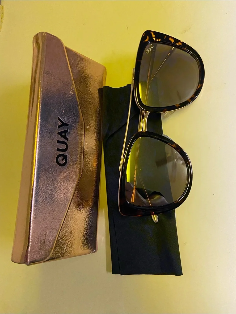 Quay Australia French Kiss Cat Eye Tortoise/Gold - Rare Style With Case